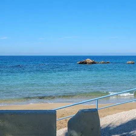 Апартаменты In A Charming Beachfront Studio In Chania