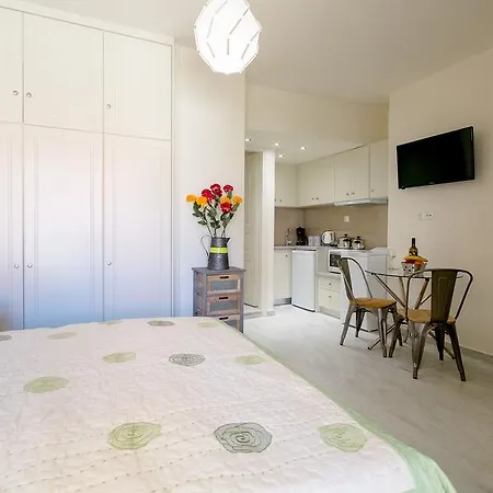 Apartamento In A Charming Beachfront Studio In Chania *