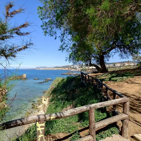 In A Charming Beachfront Studio In Chania Apartamento